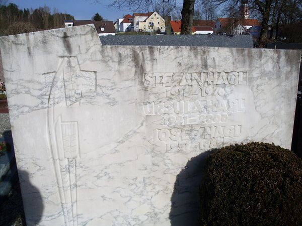 Klicken Sie zuerst in den Kreismittelpunkt, dann an irgendeiner Stelle auf den Kreis selbst.