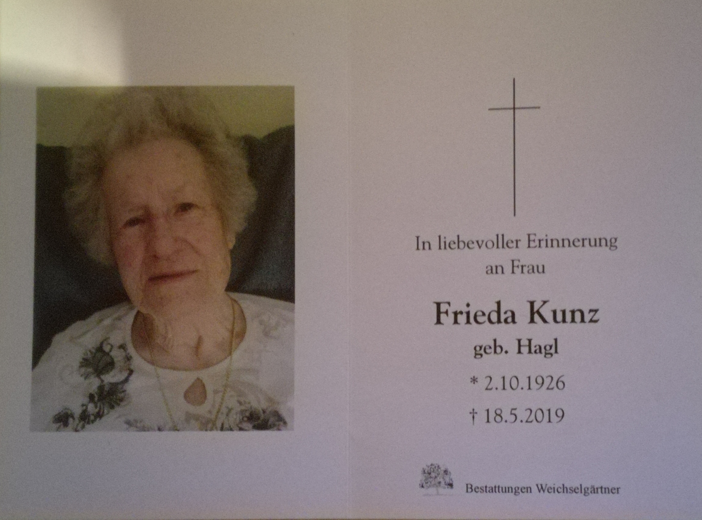 Klicken Sie zuerst in den Kreismittelpunkt, dann an irgendeiner Stelle auf den Kreis selbst.